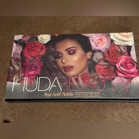 HUDA BEAUTY Other - HUDA BEAUTY Remastered Rose & Pink Eyeshadow Palette